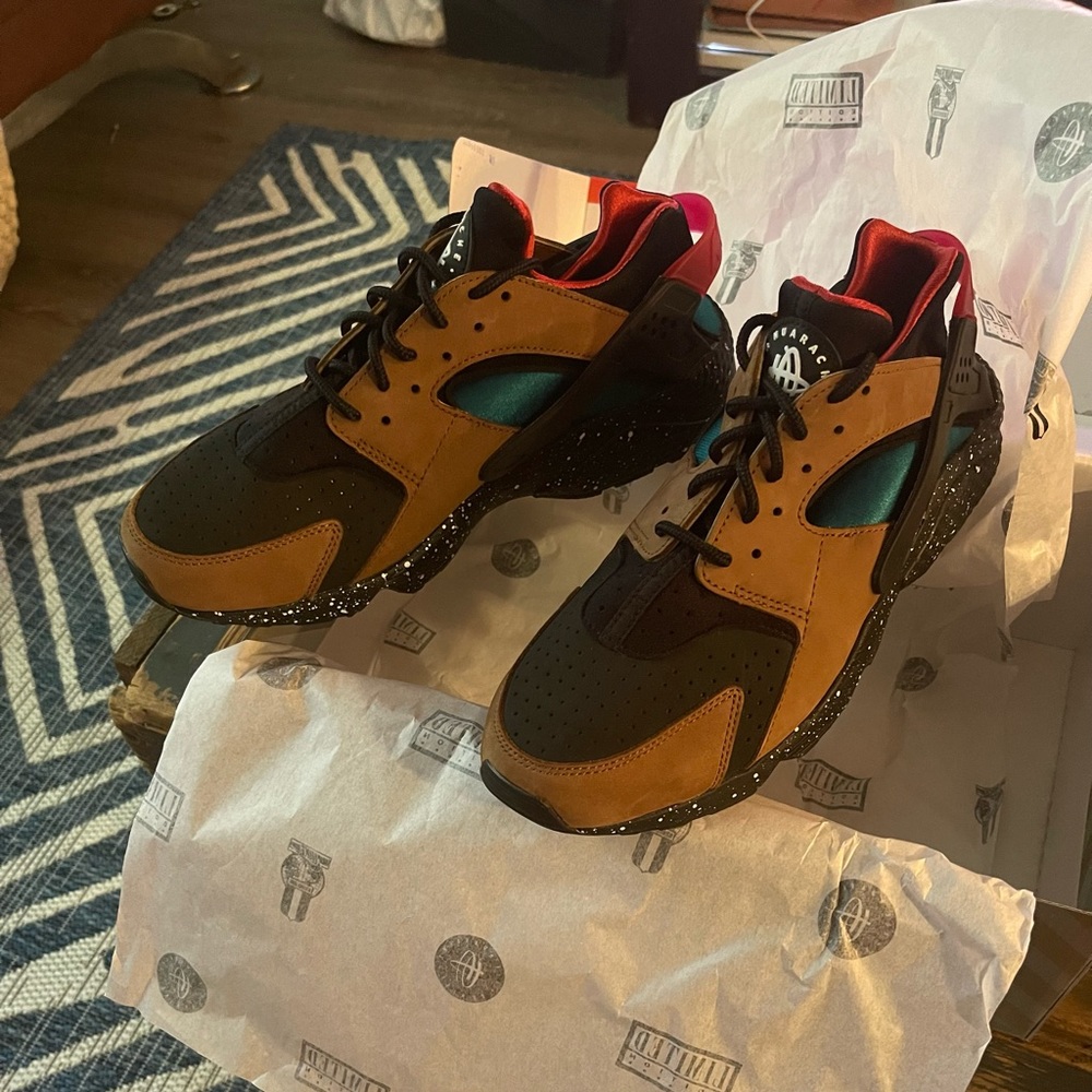 Nike Air Huarache “Light British Tan and Geode Green”